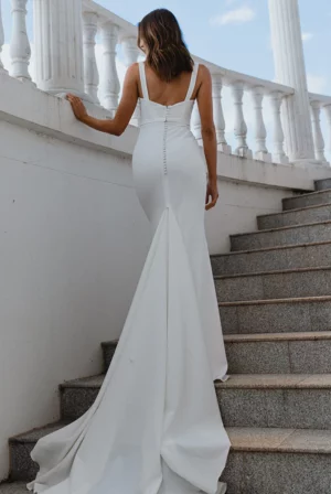 robe de mariee boheme decollete carre dos 1080x