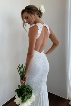 robe mariee boheme avec traine dentelle 720x