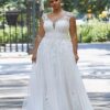 Customized Wedding Dresses Plus Size V-Neck Cap Sleeves Backless Bride Gowns Applique A-Line Sweep Train Tulle Vestido De Noiva