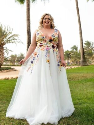 Sexy Wedding Dresses Plus Size 2023 Deep V-Neck Lace Up Bride Gowns With Flowers Tulle A-Line Sweep Train Vestido De Noiva