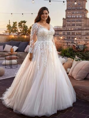 Customized V-Neck Wedding Dresses Plus Size Long Sleeves Lace Tulle Bridal Gowns Appliques Sweep Train A-Line Vestidos De Novia