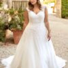 Customized Ivory Wedding Dresses Plus Size V Neck Sleeveless Bride Gowns Woman Appliques Sweep Train A-Line Vestidos De Novia 5 S64cb04828d874fafae52157fc1f7f6e3d Cropped