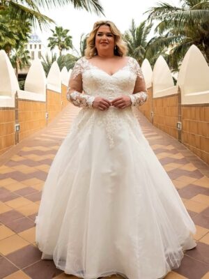 Elegant Wedding Dresses Plus Size 2023 V-Neck Full Sleeves Lace Up Long Bride Gowns Tulle A-Line Sweep Train Vestido De Noiva