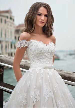Fantastic Tulle A-line Wedding Dresses Off Shoulder Lace Appliques Princess Boho Wedding Gowns Lace Up Bridal Gown Customized 5 S5b537b34be23487790681a4e893c2413p Cropped