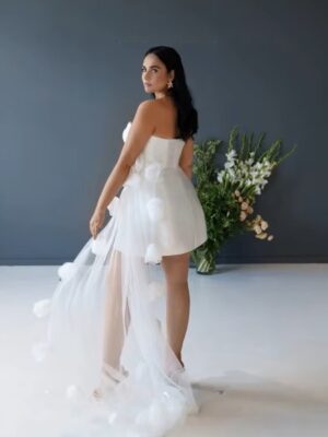 Alternative view of Simple Short Mermaid Wedding Dress Sexy Strapless Sleeveless Backless Dresses Pleat Tulle Flowers Illusion Mini Gowns Customized