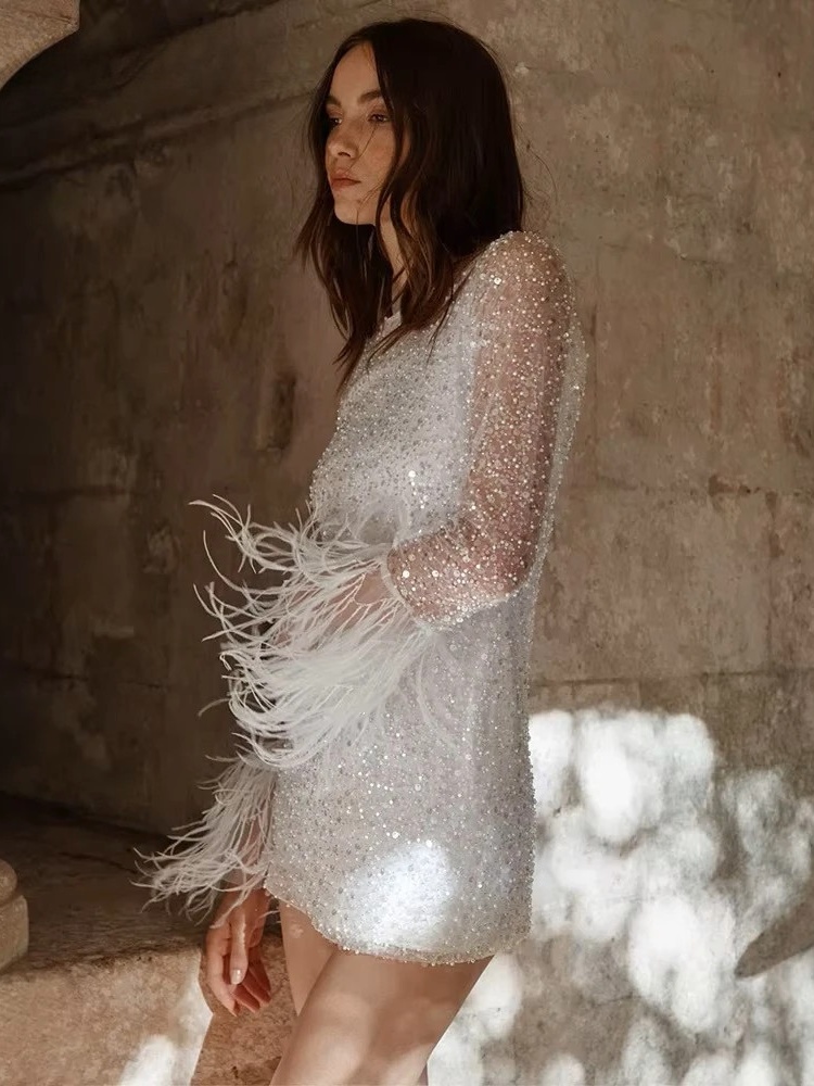 Luxury Glitter Sheath Short Wedding Dress For women Long Sleeves with Fur O-neck Bridal Gowns Shiny Sequin Vestido de Novia 2024 2 Luxury Glitter Sheath Short Wedding Dress For women Long Sleeves with Fur O-neck Bridal Gowns Shiny Sequin Vestido de Novia 2024 - Bild 2